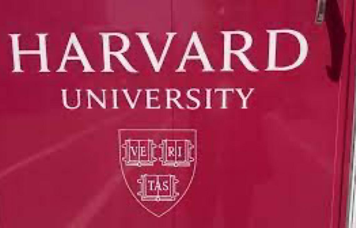 Harvard processa governo Trump para barrar corte bilionário no financiamento