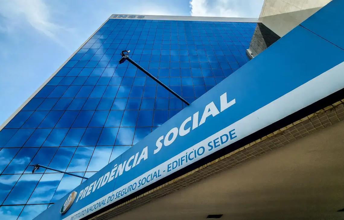 Mensagens falsas prometem ressarcimento de descontos a aposentados 