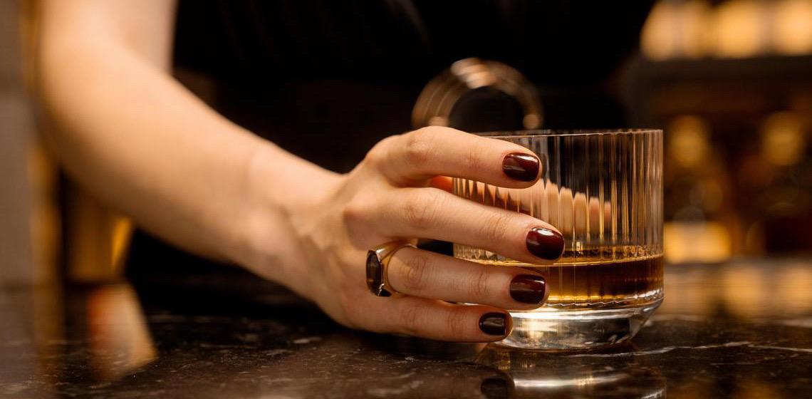 Consumo de álcool pode levar ao envelhecimento cerebral mais cedo do que se presumia, diz pesquisa