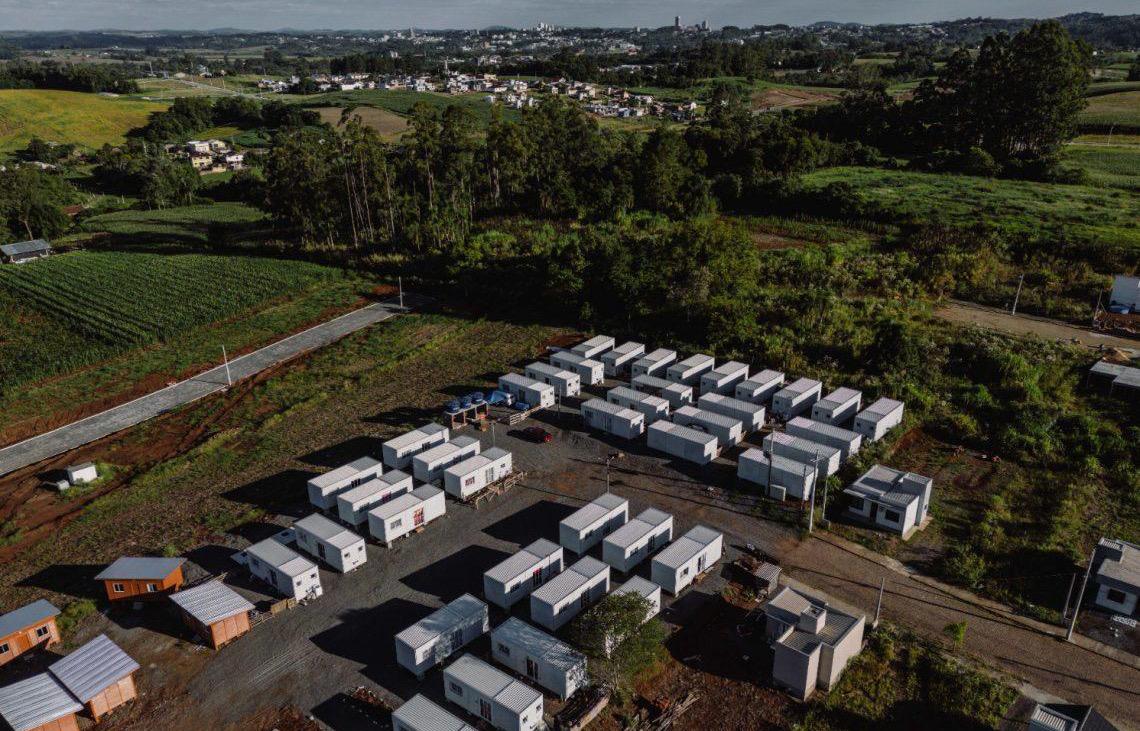 Espera: Atingidos seguem sonhando com um novo lar um ano após enchente no RS que destruiu 100 mil casas
