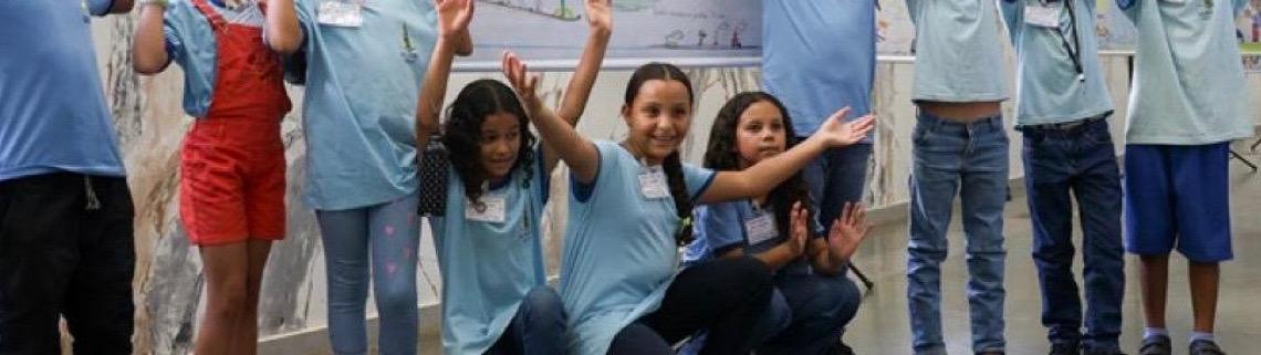 Estudantes do DF recebem prêmio por obras que retratam a felicidade na escola
