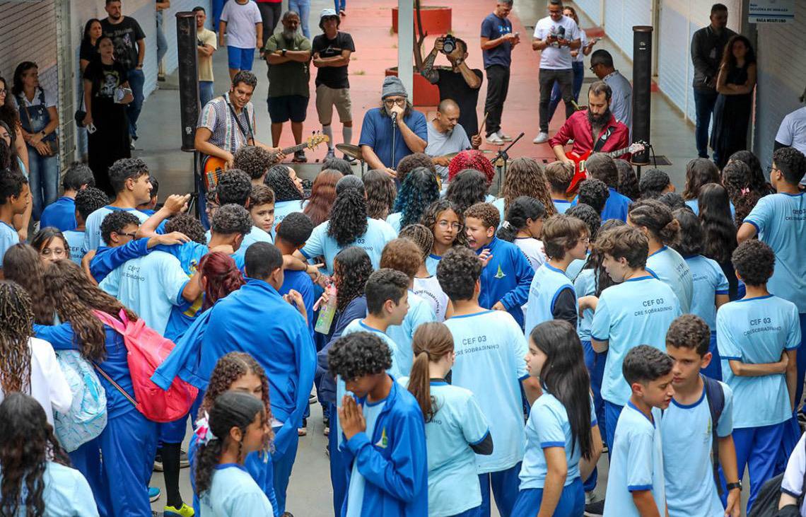 Projeto leva cultura por meio do rock and roll para estudantes da rede pública do DF