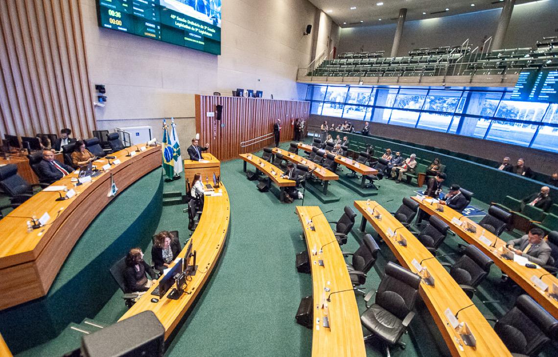 Situação da iluminação pública no DF gera debates no plenário