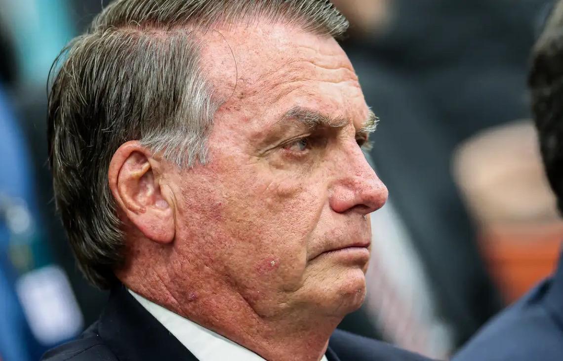 Bolsonaro admite possibilidade de corrupção no INSS em seu governo e defende investigação