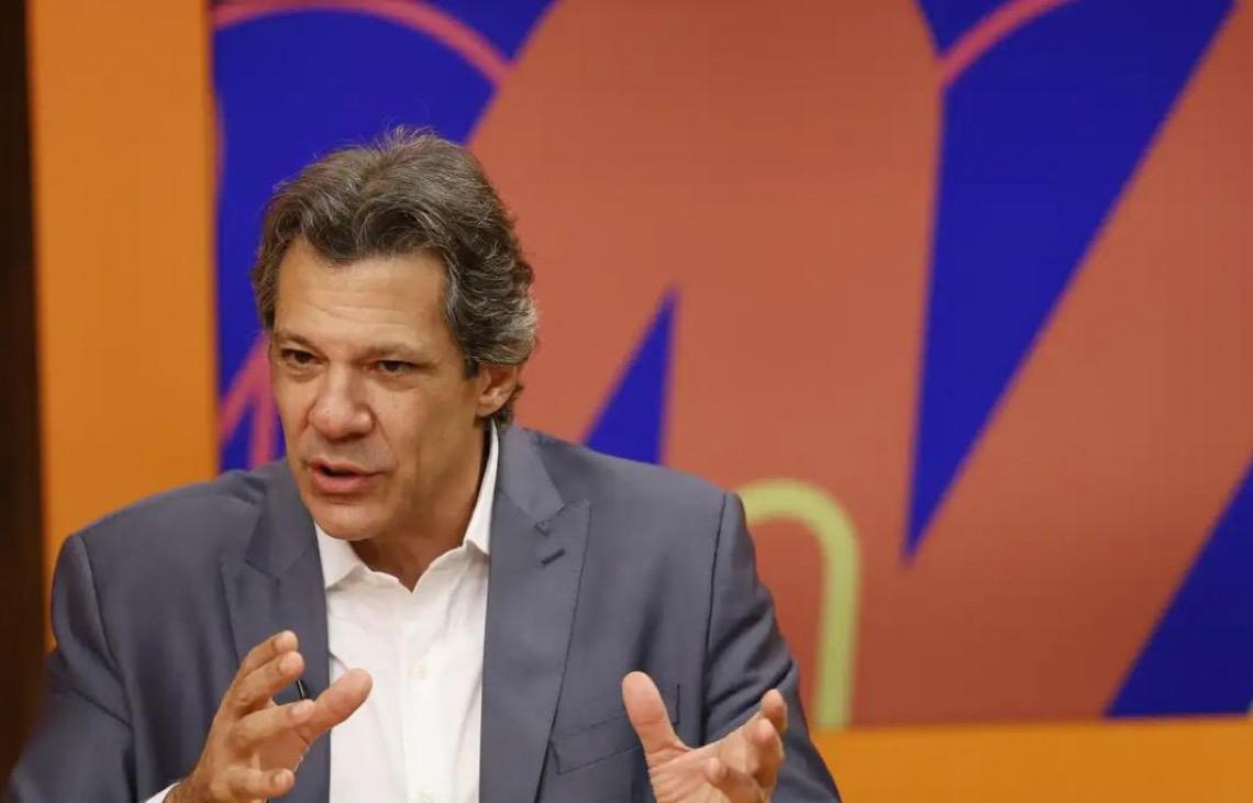 Fernando Haddad nega planos para reajustar valor do Bolsa Família