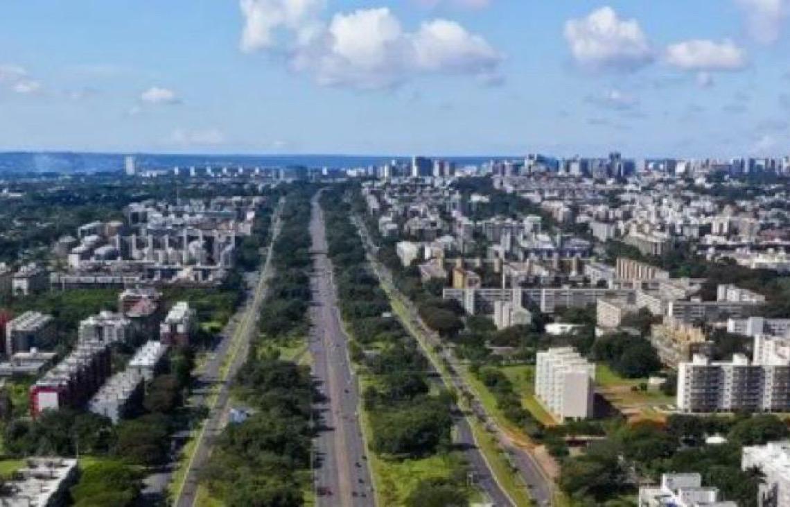 Pessoas pretas receberam 80% menos do que brancas no DF em 2024, aponta IBGE
