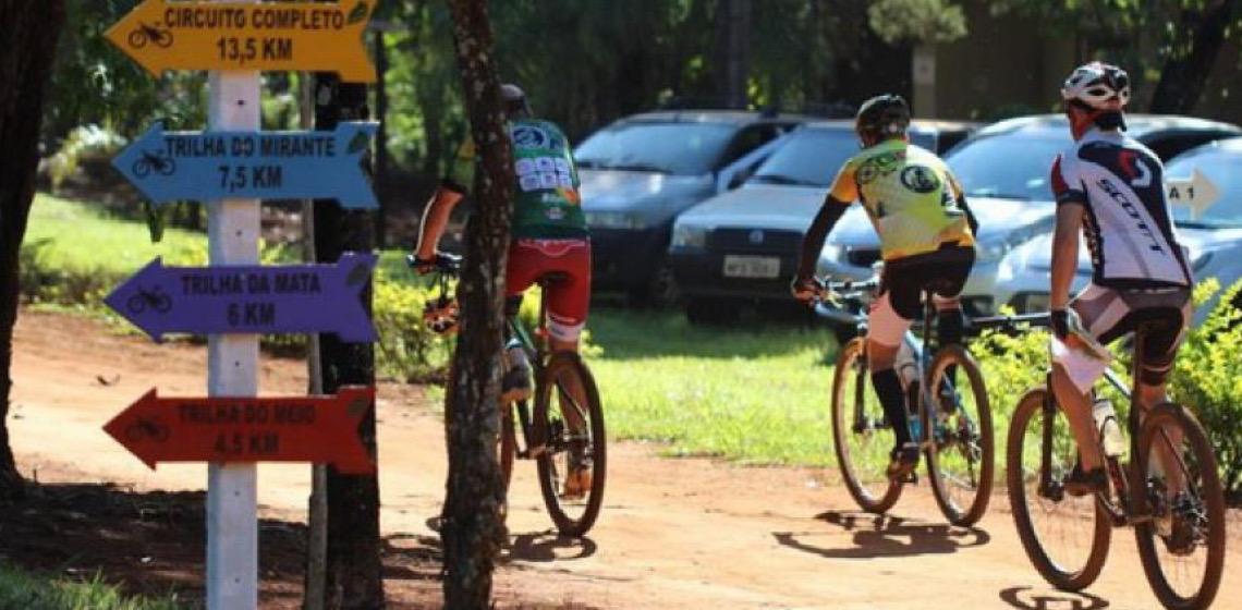 Conheça as belezas do Brasil pedalando. A bicicleta é aliada de viajantes