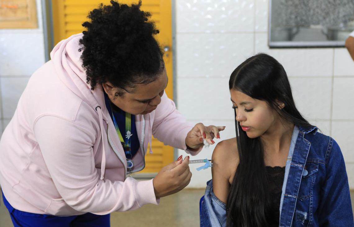 Jovens de 15 a 19 anos têm até sábado para se vacinar contra HPV