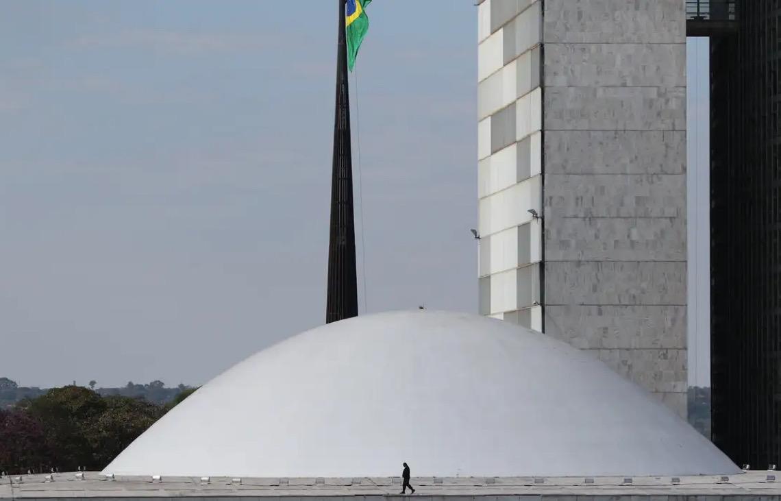 Negociação de chapa para Senado pode opor Michelle a Bolsonaro no DF