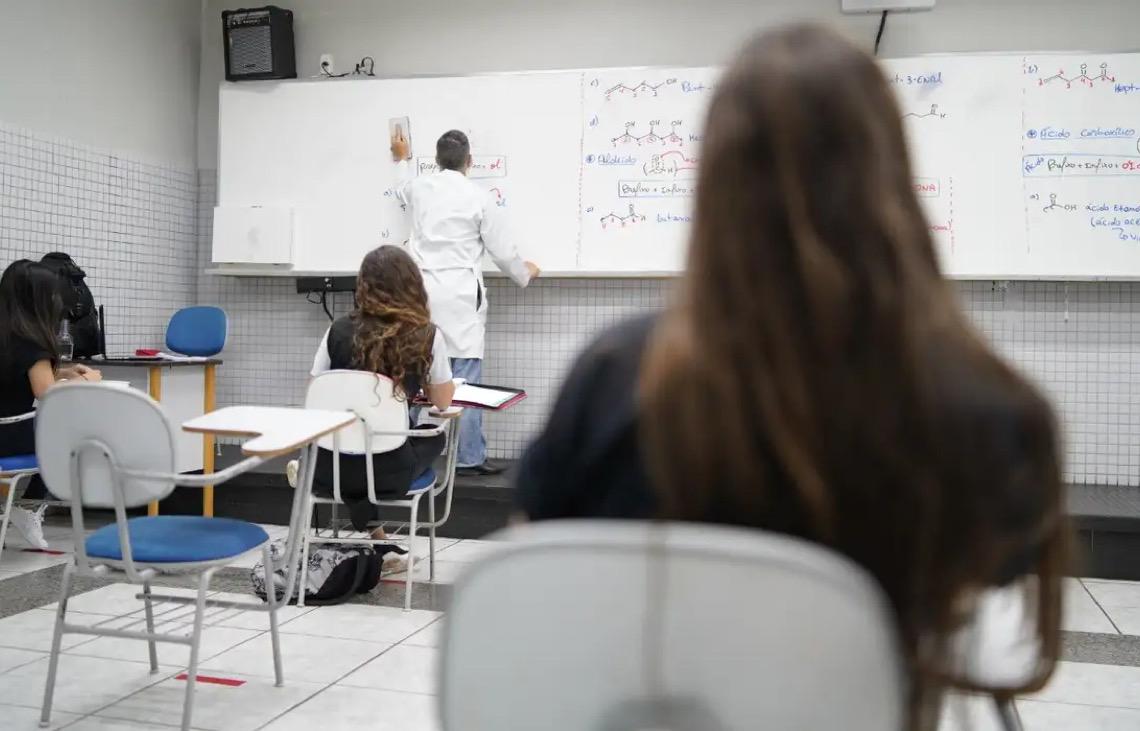 Estudo aponta queda de ataques a escolas no país, mas aumento de ameaças online