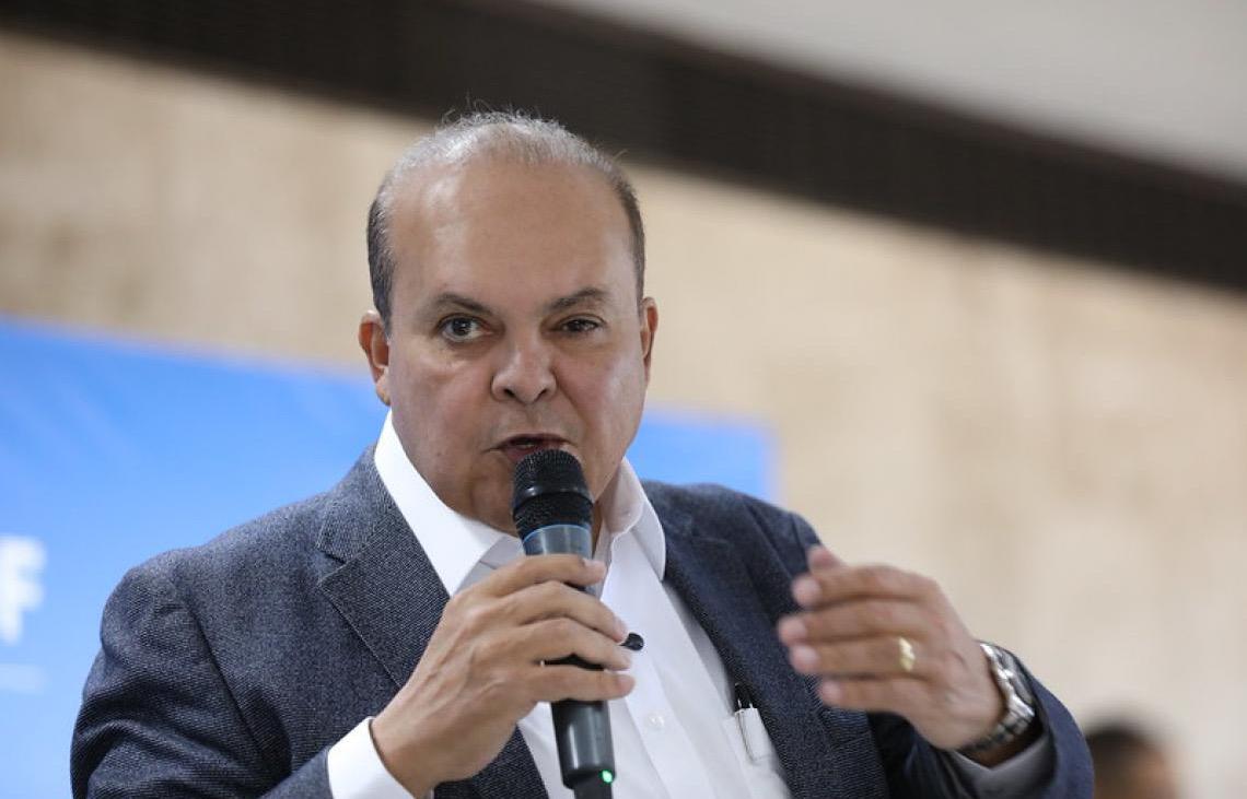 Governo do DF vai construir usina fotovoltaica para atender 400 escolas públicas no DF com energia limpa