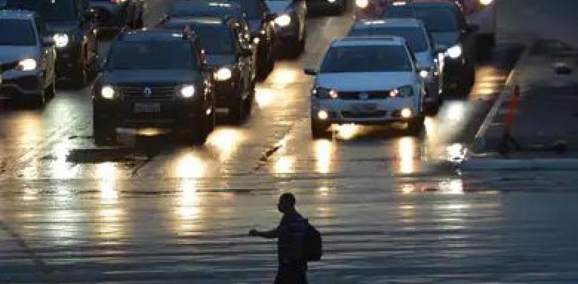 Comparativo: Carro elétrico emite 2,5 vezes mais CO₂ do que movido a biometano