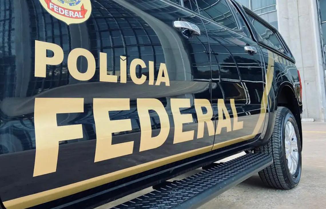 Polícia Federal apura desvio de recursos públicos e fraudes em licitações no Ceará 