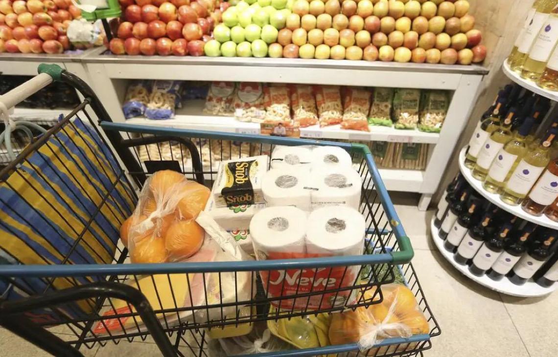 Pesquisa Nacional da Cesta básica tem custo menor em 11 capitais, mostra Dieese