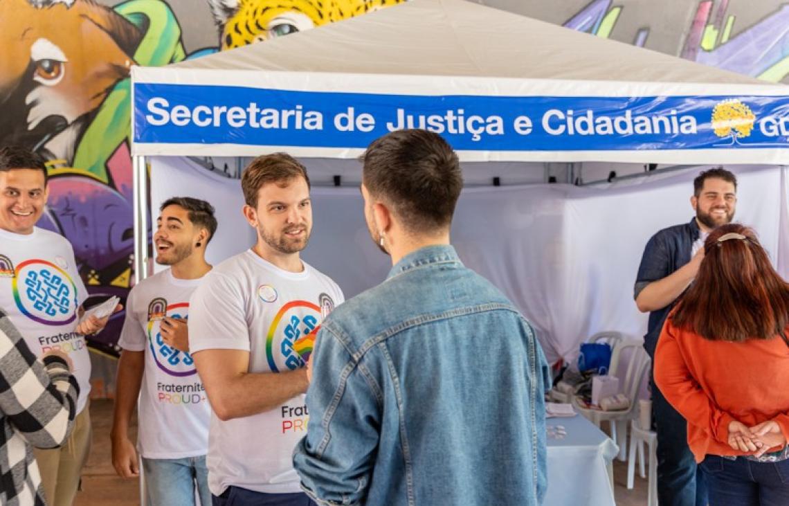 Governo do DF faz mais de 700 atendimentos gratuitos durante a maior feira LGBTQIAPN+ do DF