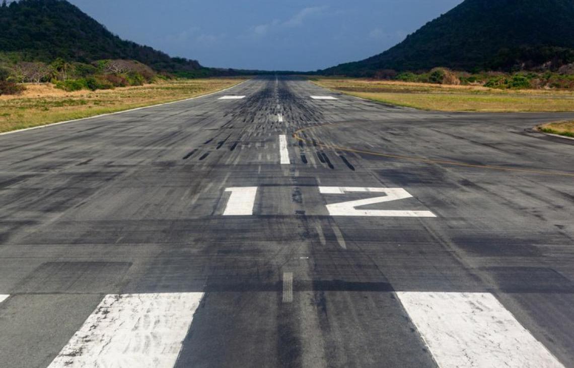 Após aviões atolarem, Anac restringe operações no aeroporto de Fernando de Noronha