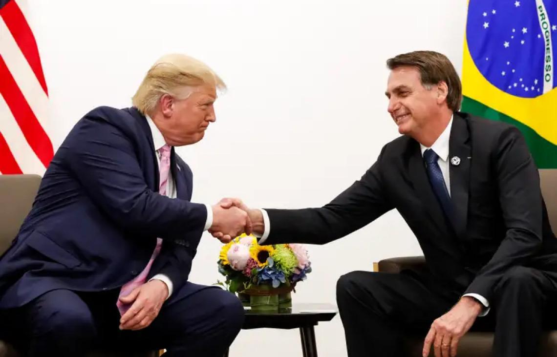Presidente Donald Trump impõe tarifa de 50% para o Brasil e cita julgamento de Jair Bolsonaro