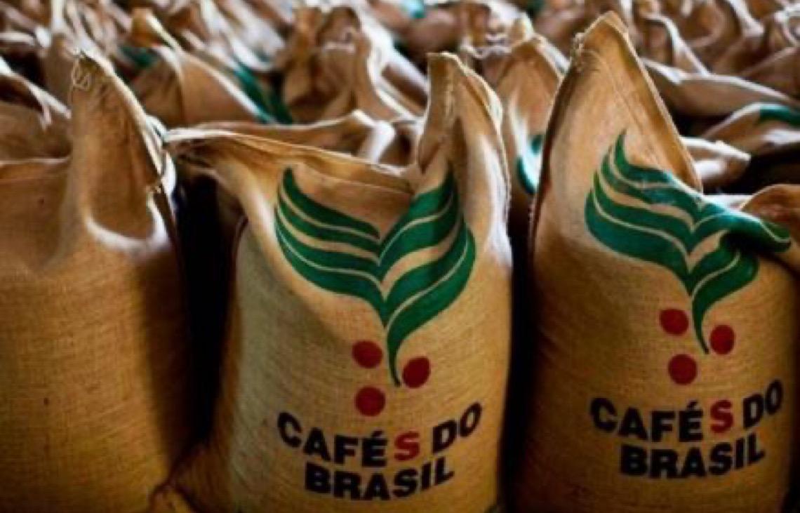 Preço do contrato futuro do café dispara após anúncio de Donald Trump de tarifas de 50% sobre Brasil