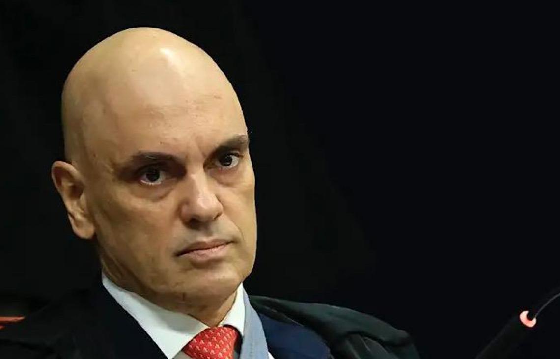 Alexandre de Moraes diz que Eduardo Bolsonaro interfere em processo na Corte 