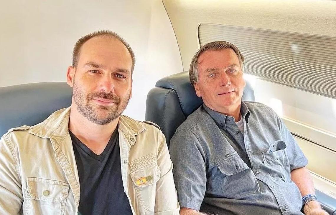 Fim de tarifaço só existe com anistia, diz Eduardo logo após Tarcísio falar em diálogo