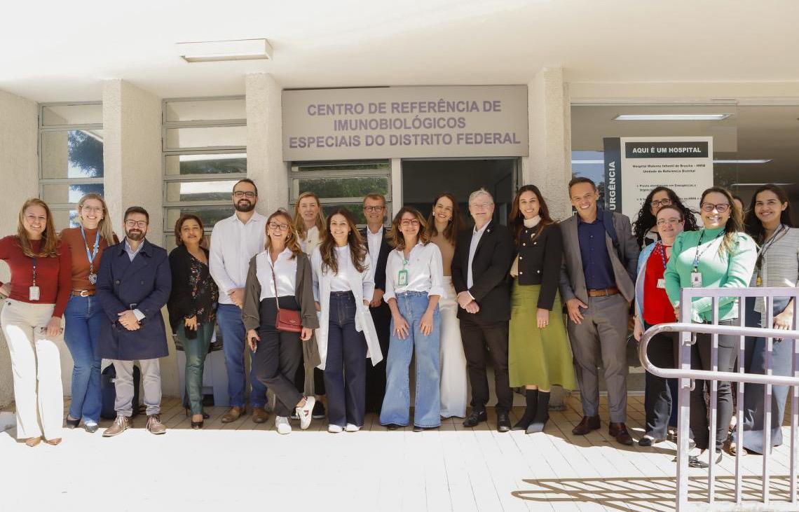 Comitiva internacional conhece trabalho do Governo do DF na aplicação de medicamentos em bebês