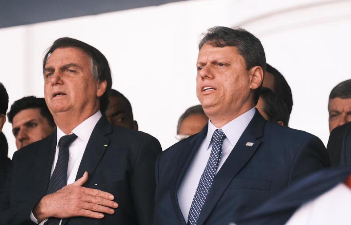 Reunião às pressas entre Bolsonaro e Tarcísio teve aval silencioso e temor com tarifaço