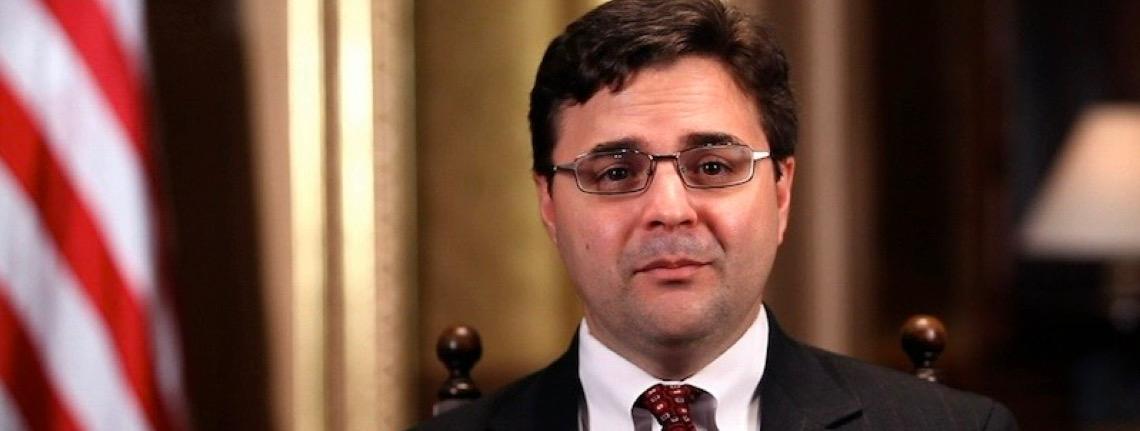 Negociação do tarifaço precisa ocorrer fora do campo político, diz Ricardo Zúñiga