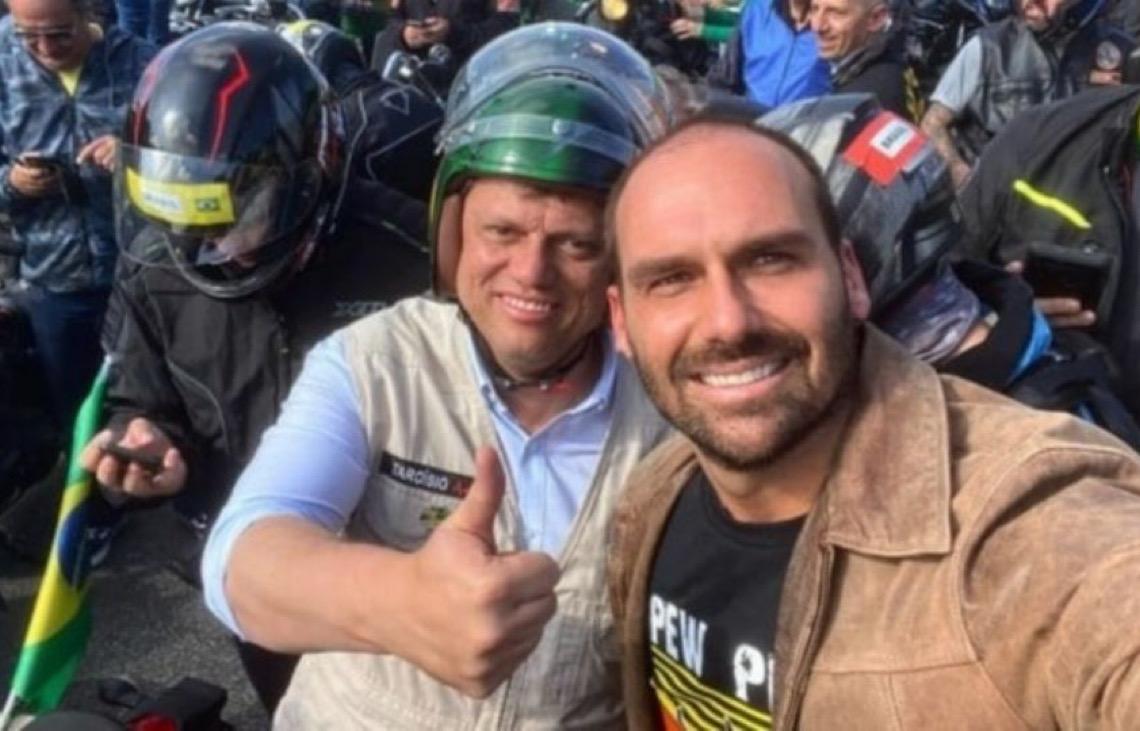 'É um desrespeito comigo', diz Eduardo Bolsonaro ao criticar Tarcísio por negociar com EUA