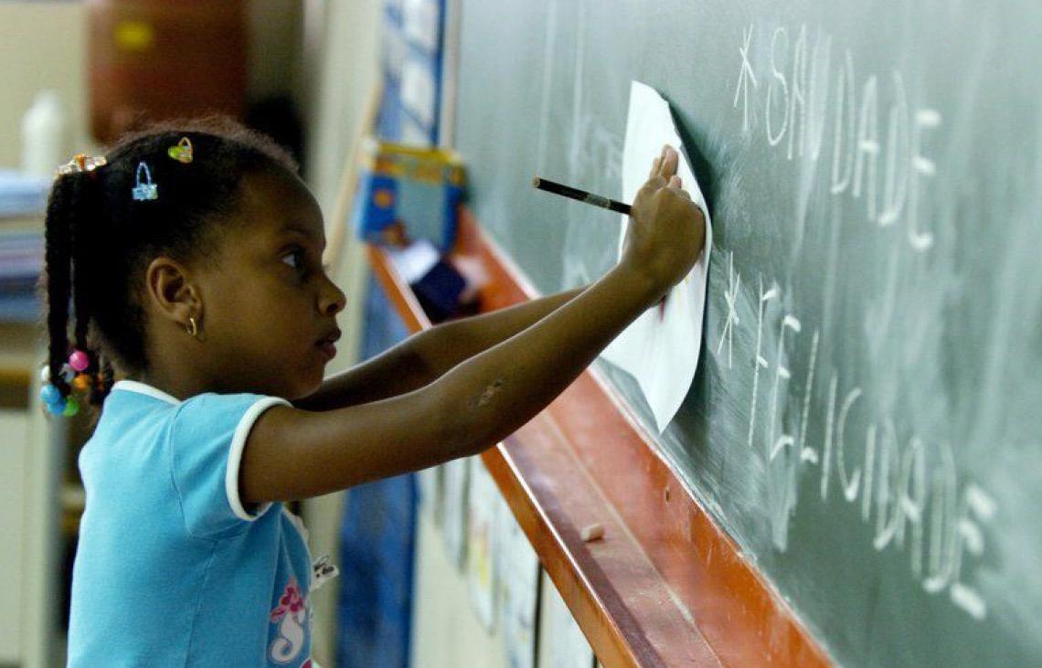 Melhora o índice de alfabetização até 2º ano do fundamental; veja lista