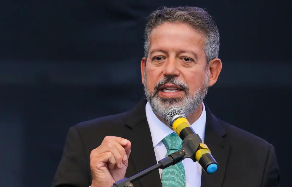 Arthur Lira retoma limitador de 34% para carga tributária nas rendas mais altas