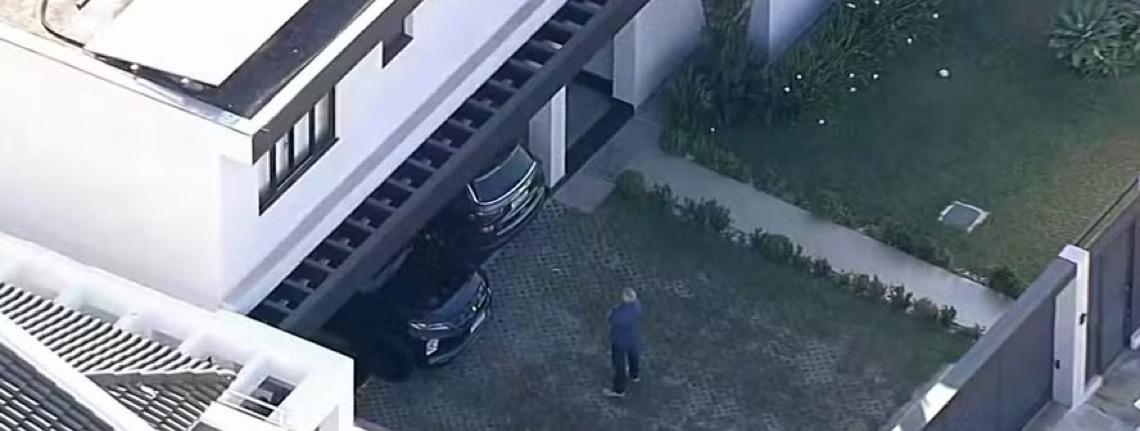 PF apreende na casa de Bolsonaro pen drive e cópia de petição contra Moraes