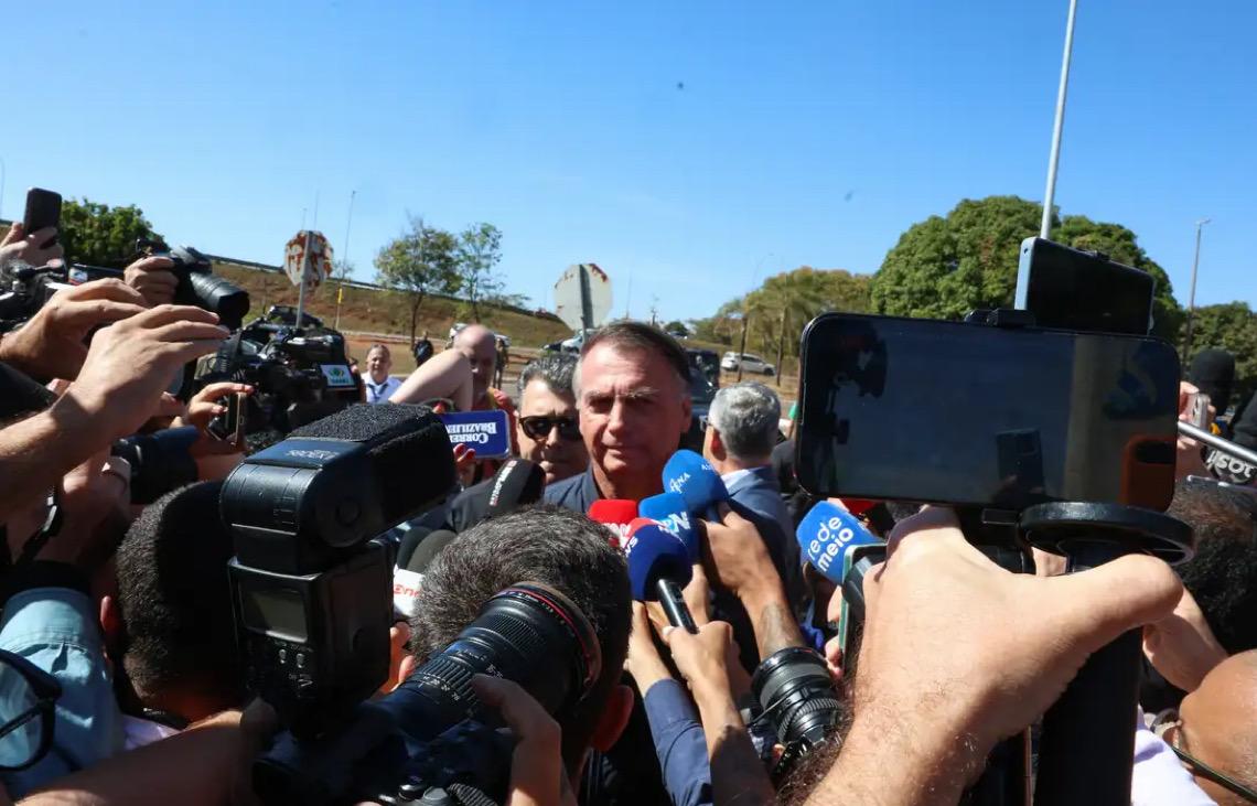 Maioria da 1ª Turma do STF vota por manter cautelares contra Bolsonaro 