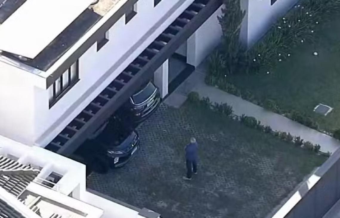 PF apreende na casa de Bolsonaro pen drive e cópia de petição contra Moraes