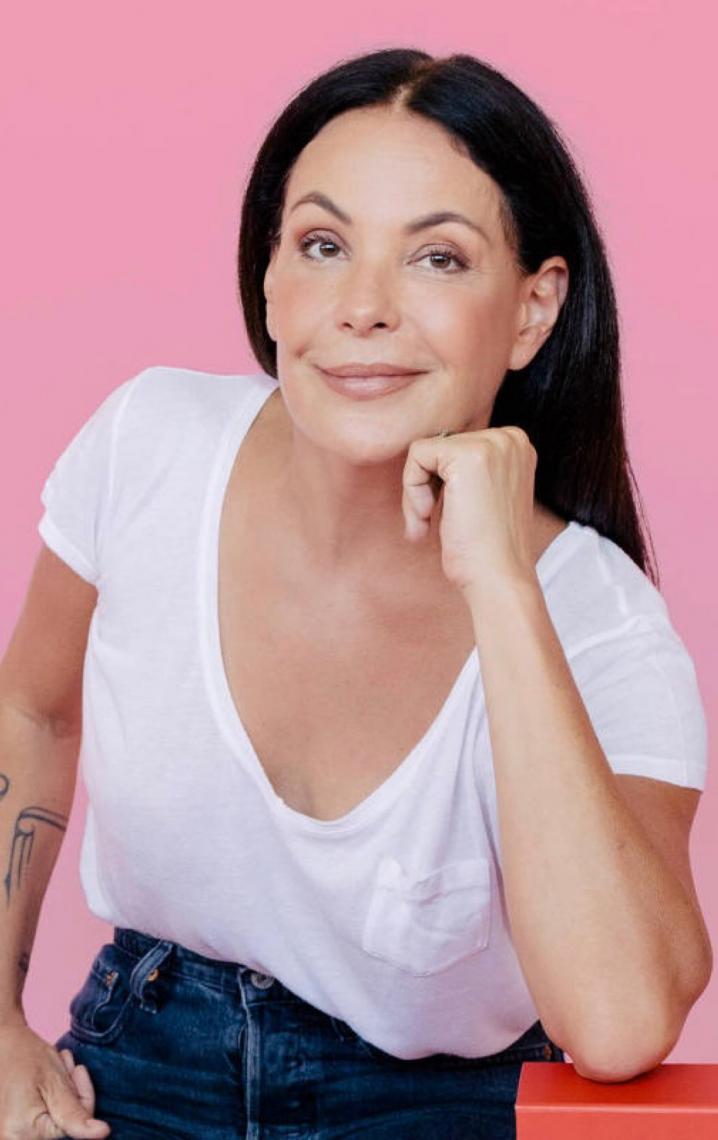 Carolina Ferraz relata cinco anos de perseguição por mulher russa