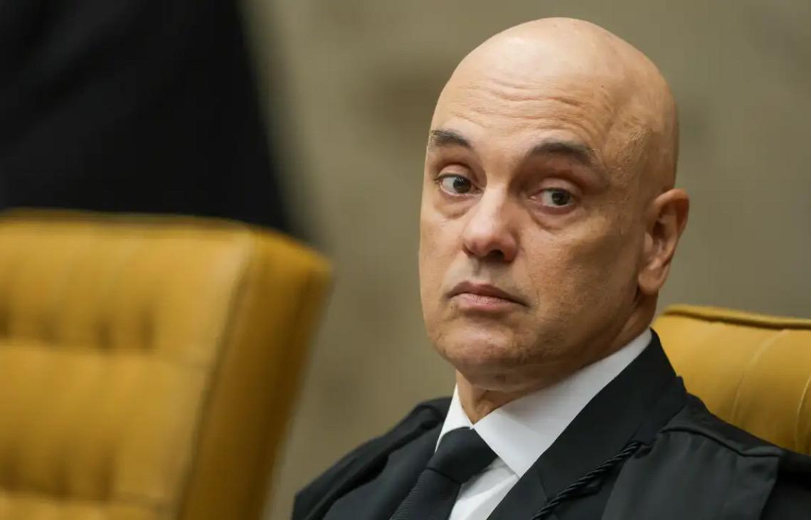 Ministro Alexandre de Moraes decreta prisão de Jair Bolsonaro