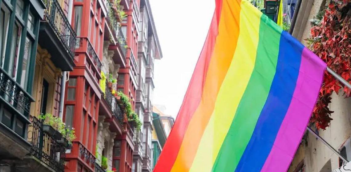 A Espanha é um destino gay friendly? Saiba sobre segurança, agenda cultural e direitos
