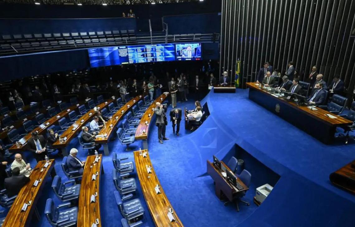 Senado aprova isenção de IR para quem ganha até dois salários-mínimos