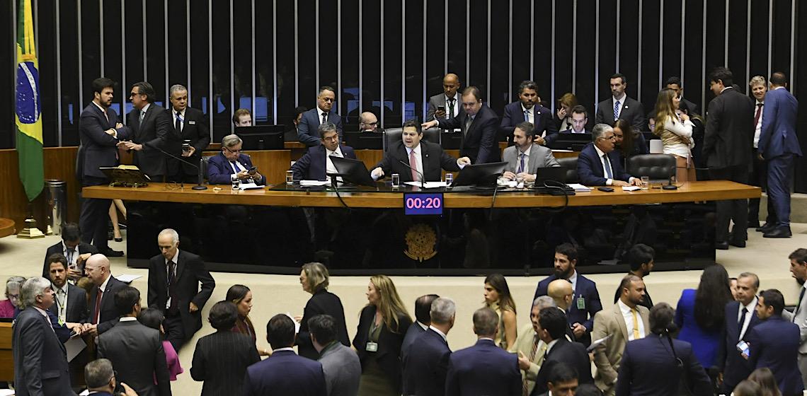 Por Renato Francisquini: A quem representam? O Parlamento e o impasse da democracia no Brasil