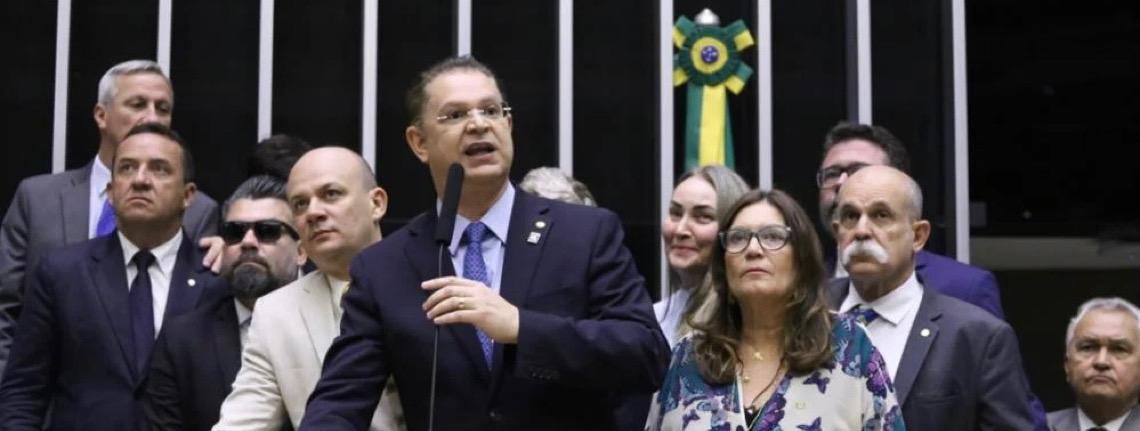 Motim e projeto para mudar foro são nova tática bolsonarista por anistia