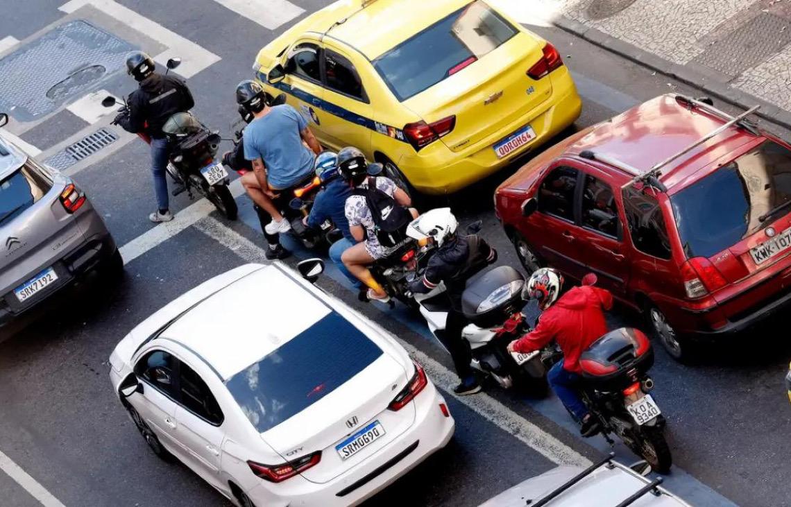 Mototáxi por aplicativos é tragédia anunciada, diz pesquisador do Ipea