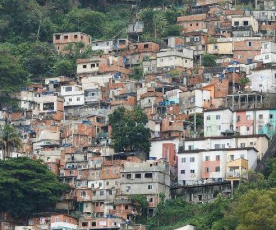 Na comunidade da Mangueira, logística chinesa supera o 