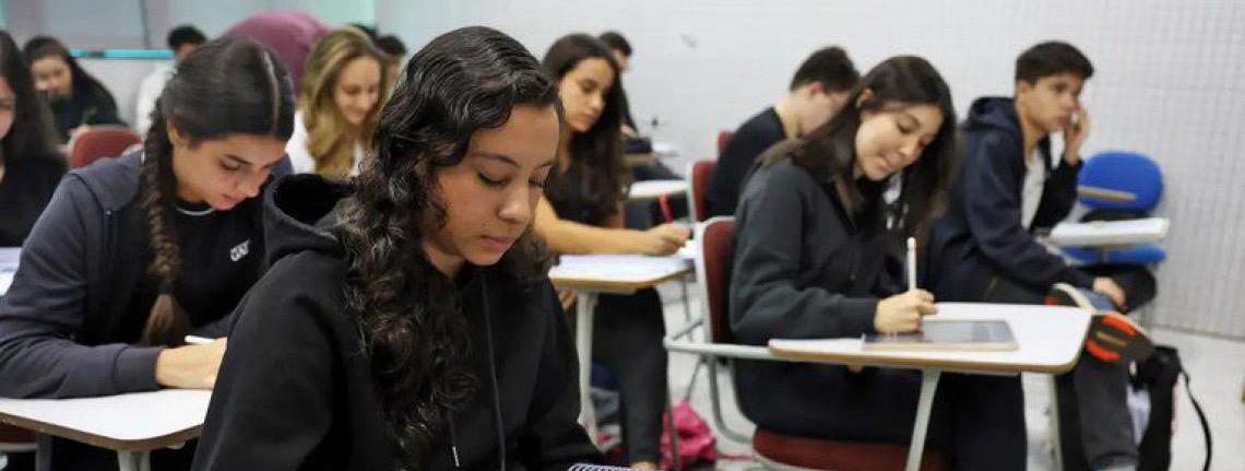 Mulheres lideram inscrições no Enem 2025 e somam 60% dos participantes