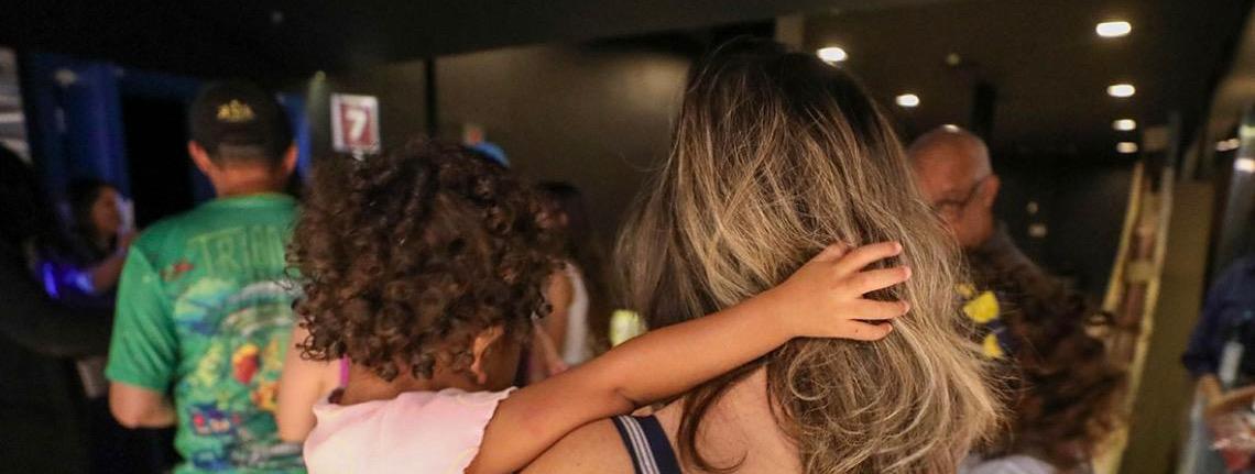 Programa oferece apoio financeiro e emocional a mais de 180 órfãos de feminicídios