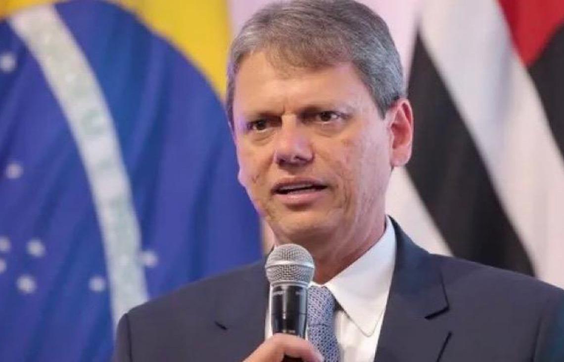 Brasil deveria dar alguma vitória a Trump para destravar tarifaço, diz Tarcísio