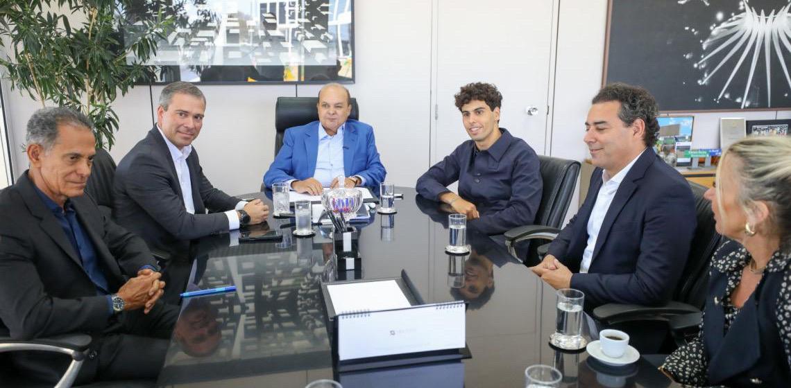 Ibaneis Rocha recebe piloto Gabriel Bortoleto e anuncia reabertura do Autódromo com prova da Stock Car