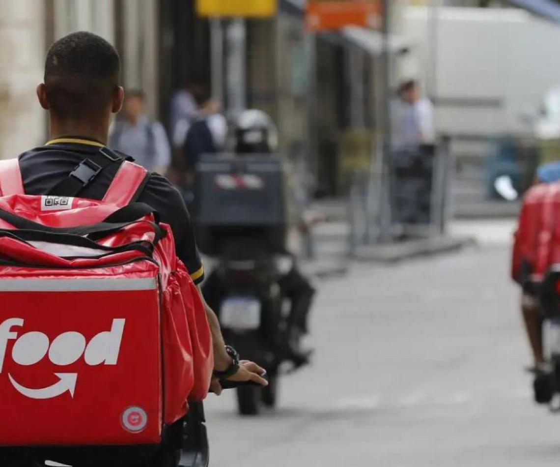 A plataforma iFood e a startup Mottu que aluga motos anunciam desconto para entregadores