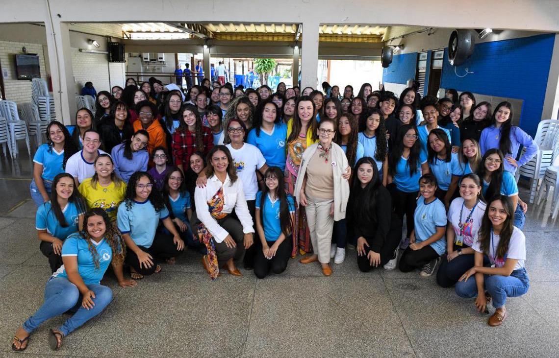 Projeto 'Eu Já Tive a Sua Idade' estreia em escola do Gama promovendo encontro entre gerações