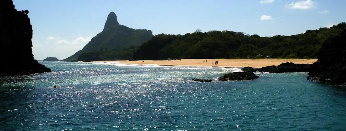 Europeus invadem morro Dois Irmãos, em Noronha, e são multados em R$ 13 mil