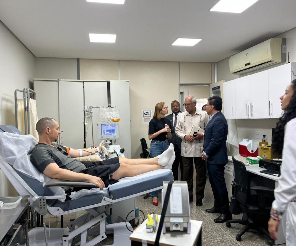 Hemocentro de Brasília recebe autoridades de Moçambique em visita exploratória para cooperação na área de sangue