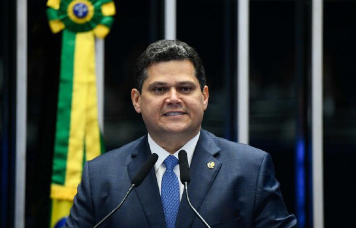 Alcolumbre rejeita anistia para Bolsonaro e diz que votará texto alternativo